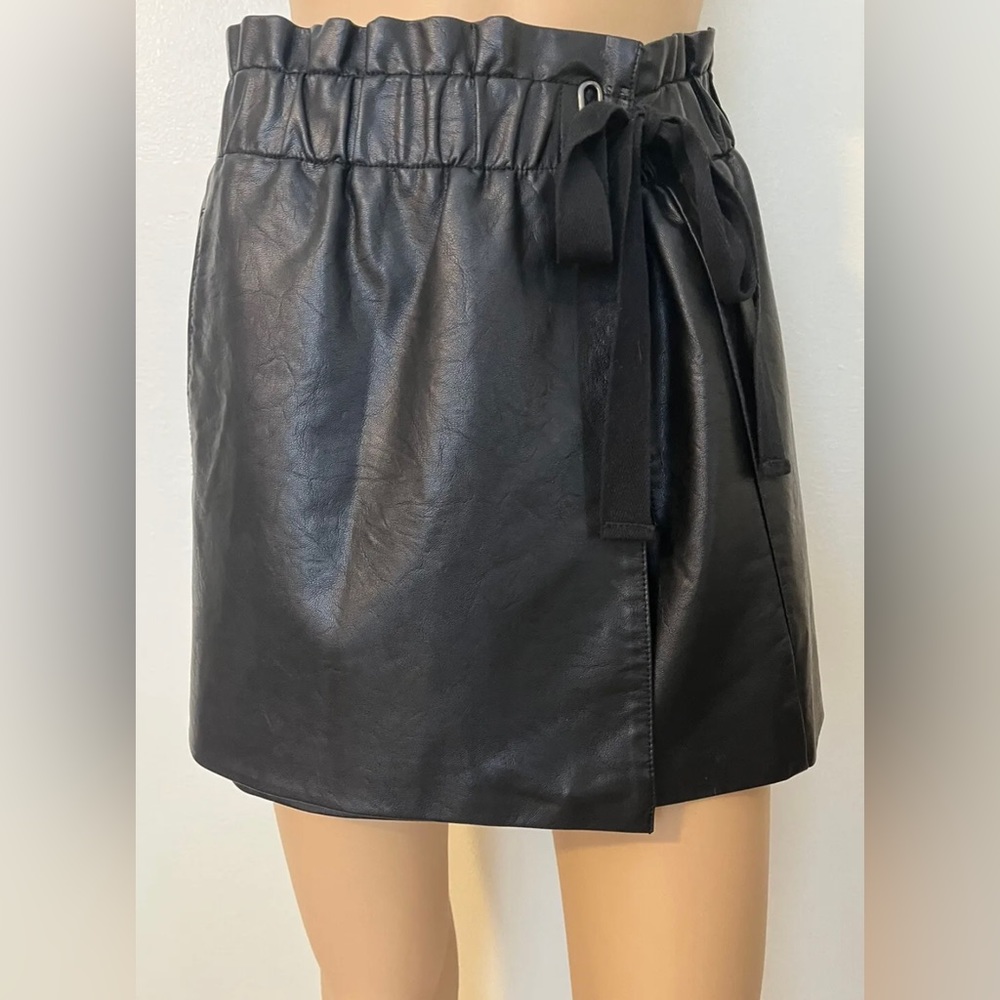 Vintage Y2K Jolt Black Faux Leather Womens Mini Skirt Sz Small Grunge Goth Retro